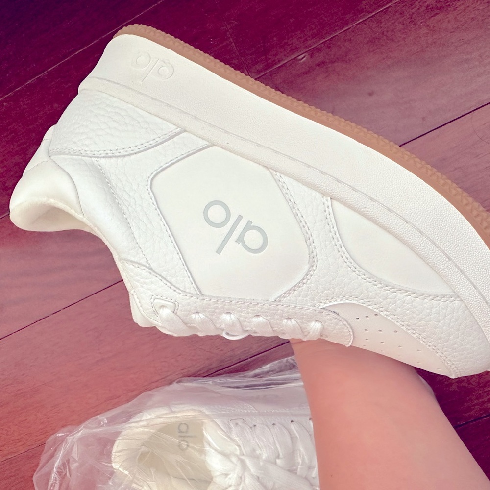 Brand new alo sneaker